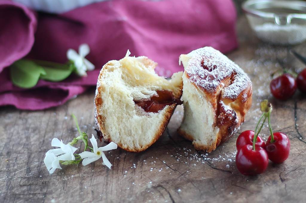 Cherry rose cake 