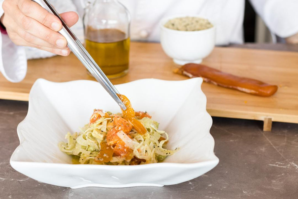 Insalata di finocchi e arance con bottarga, avocado e semi di canapa